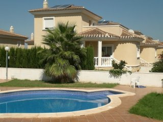 3 Bedrooms - Villa - Alicante - For Sale