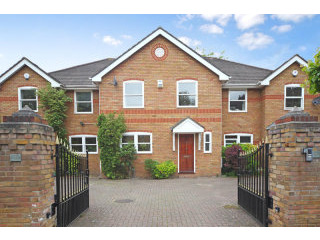 4 bedroom terraced house to rent
