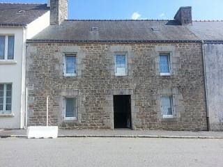 Pretty 2 bed stone house with garden in..