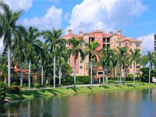 2 bedroom Condominium For Sale: Fort..