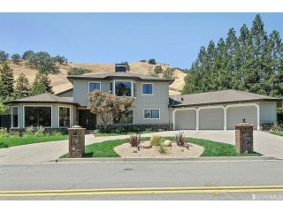 4 bedroom House For Sale: 3252..