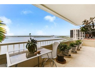 3 bedroom Residence For Sale: Singer..
