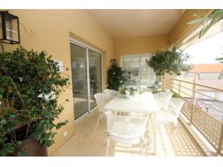 V2022 Stylish modern apartment with 2..