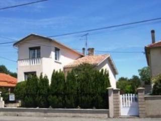 Lovely Town House With All Amenities..
