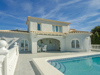 2 Bedrooms - Villa - Alicante - For Sale