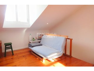 Cosy Top Floor Apartment in Liberdade