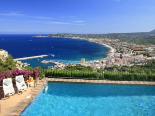 Villa with breathtaking views over the..