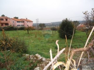 Pula okolica građevinsko zemljište na blagoj padini