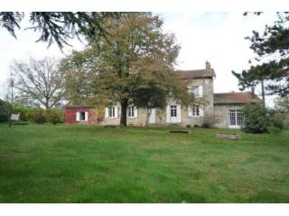 8 bedroom House For Sale: 79300 AU..