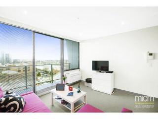 Bright and Modern Pad in Flagstaff Place