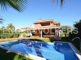 Brand new house, 7 bedrooms. Barcelona..