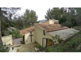 House for sale with 3 bedrooms and 2 bathrooms located near..