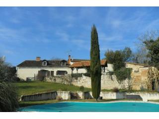 Character 4 Bed Property With Pool And..