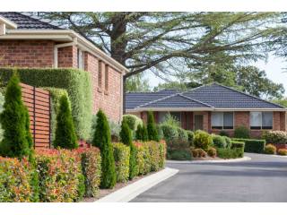 Lovely villa with maintained garden..