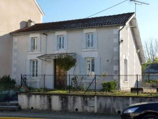 3 bedroom property near all commerce