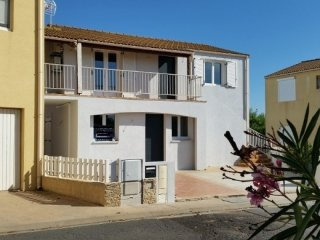 Ground Floor Apartment Walking Distance..