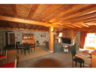 A spacious and centrally located 3 bed..