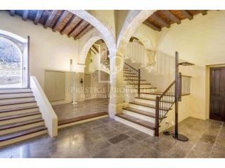 Historic and elegant 17th century..