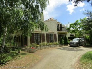 Large family house in 1.5 acres near..
