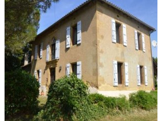 Pretty presbytery with pool and 1ha of..