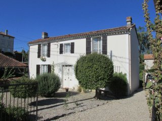Pretty Detached 3 Bed Property With..