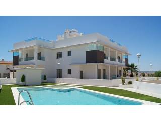 Large 3 Bed Apartment with Garden