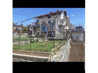 KUĆA NA GRBCIMA SA VELIKIM POTENCIJALOM!!!