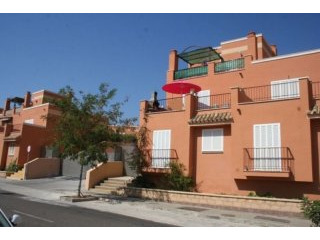 3 bedroom, 2 bathroom Townhouse, (build..