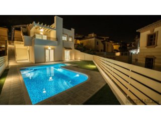 Less than 50 meters from the golf course of Quesada, we..