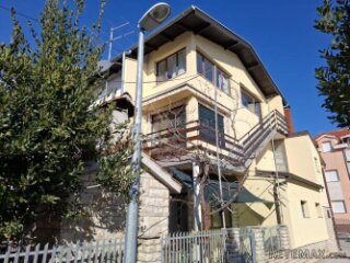 Kuća u Vodicama poviše hotela Imperijal
