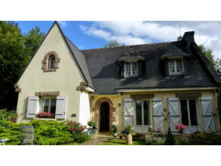 Impressive 6 Bed Detached House