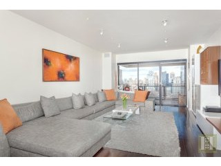 3 bedroom Apartment For Sale: 425 EAST..