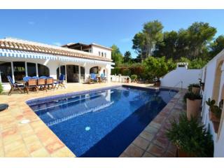 Immaculate 4 Bedroom Villa Loads..