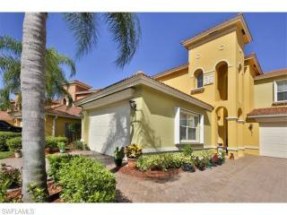 2 bedroom Condominium For Sale: Fort..