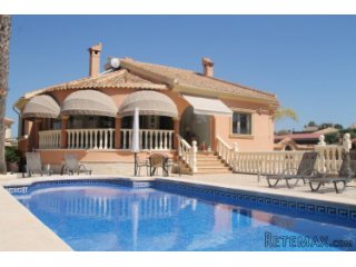 This super luxury detached south facing villa with 5..