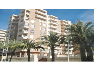 HUGE 2 BED APARTMENT BY THE BEACH