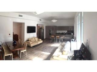 Huge five bed in Carre d'Or