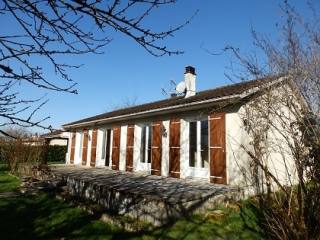 Spacious bungalow in Verteuil