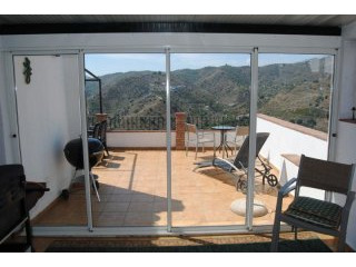 Town House for For Sale in Sayalonga..