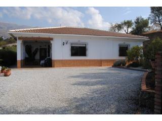 Villa for Sale in Sedella 270.000..