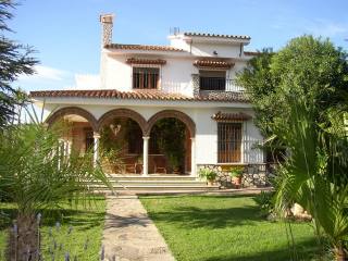 Villa - A very stylish detached house..