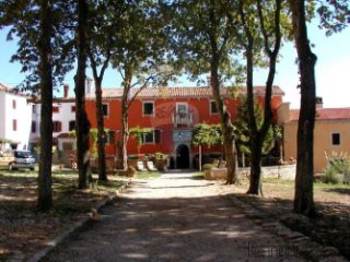 Palača "Lazarini Batiala"