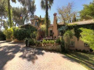 5 Bedroom Villa For Sale Situated In La..
