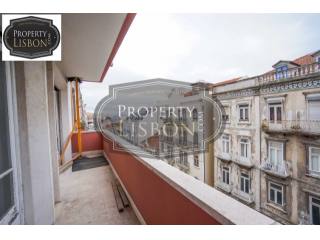 T4 Lisbon Apartment in Avenidas Novas