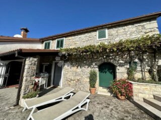 Kamena VILLA sa bazenom u okolici Matulja