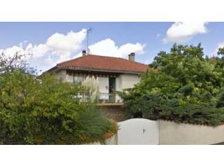 3 bedroom House with basement in..