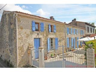 Loulay - For sale : Townhouse with 4..