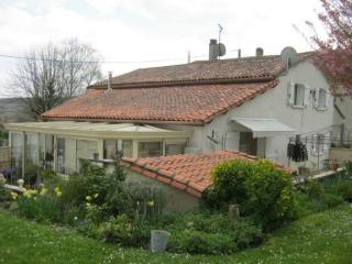 Modern 3 bedroom house in pretty hamlet..