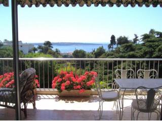 2 Bedrooms - Apartment -..