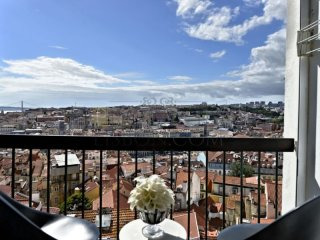 T2 Lisbon Apartment with Amazing City..